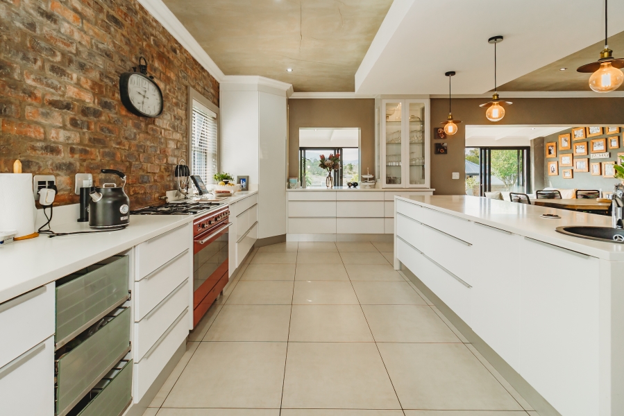 5 Bedroom Property for Sale in Kraaibosch Country Estate Western Cape